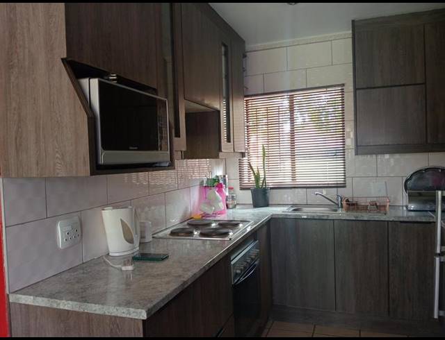 2 BEDROOM APARTMENT FOR SALE IN PROTEA GLEN